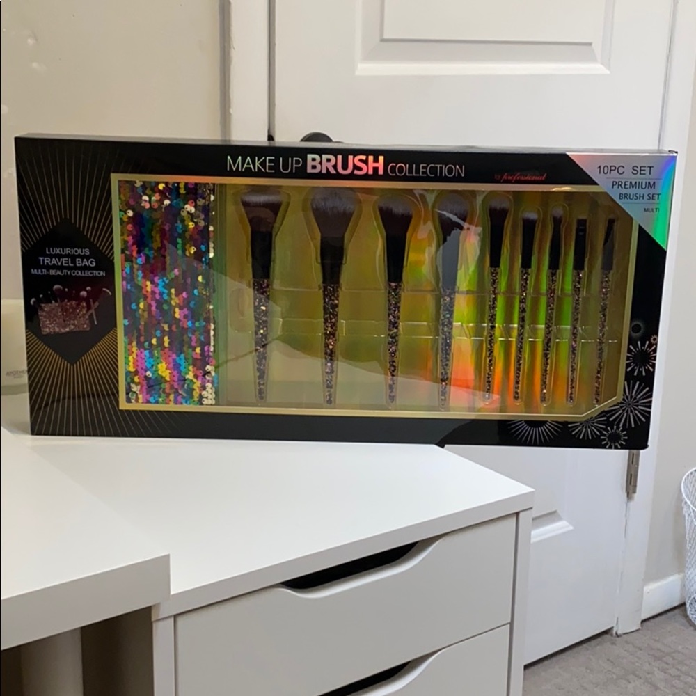 Luxurious travel bag multi-brush collection! NWT